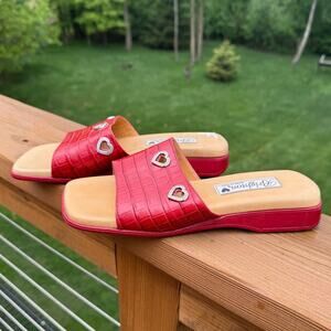 Brighton size 6.5 Yoko Red Croc Embossed Leather Slide Sandals w/ Heart Charms